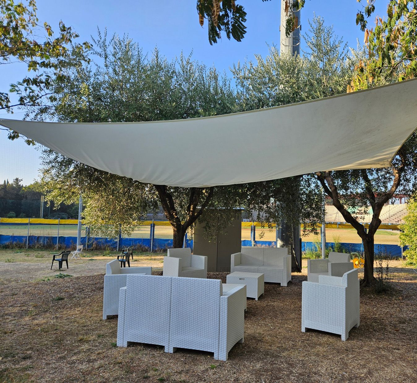 Foto area relax esterna di B)Side Firenze Sud